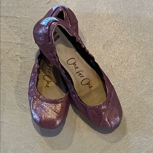 TOMS One for One Womens Metallic Purple Ballet Flats! Size 7